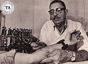 Charlie Geizer tattooing